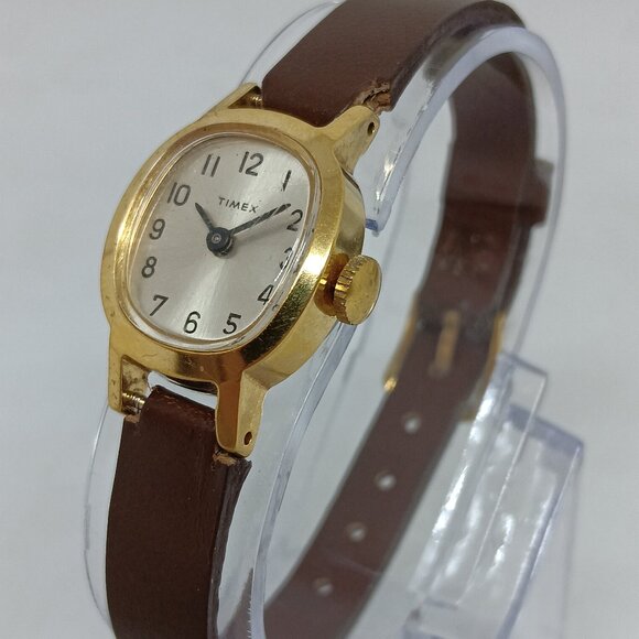 VINTAGE Timex Manual Wind Women's 18 mm x 20 mm Gold Tone Watch - Picture 1 of 11